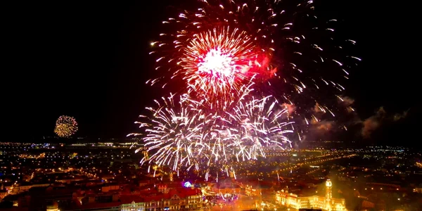 focul de artificii a atras mii de oradeni in centrul orasului foto mihai jurca n jpg