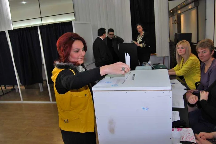 Alegeri pentru noul decan al Universităţii