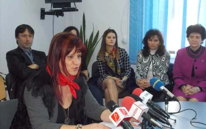 Mariana Gheorghe a ocupat prin detaşare postul de director al Liceului „Petre Pandrea“ Balş, dar, în toamna trecută, deşi s-a înscris, nu s-a mai prezentat la concurs