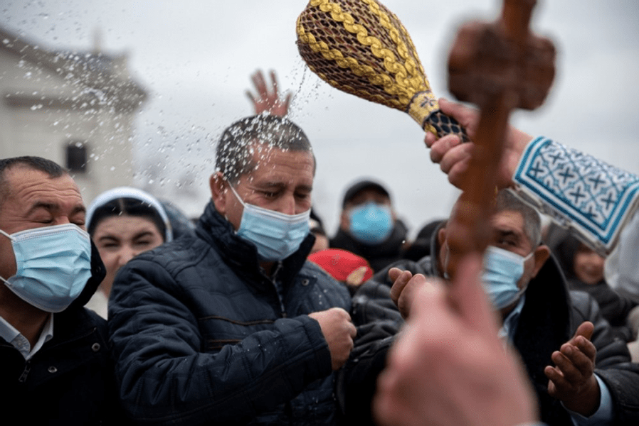 Slujba de Boboteaza de la Iași va fi oficiată în două locaţii ale Ansamblului Mitropolitan, la altare și ore diferite