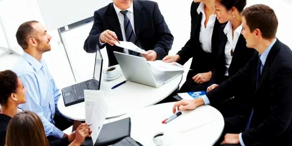 manageri sedinta afaceri FOTO Shutterstock