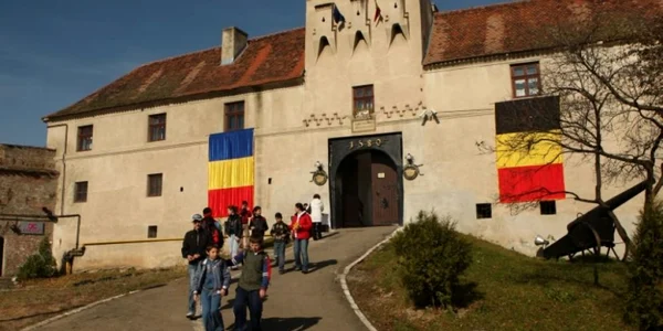 Cămara de Iarnă vă aşteaptă cu bunătăţi în Cetatea Braşovului