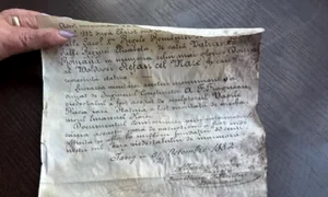 scrisoare gasita in statuia lui stefan cel mare la iasi foto captura video tvr iasi jpg