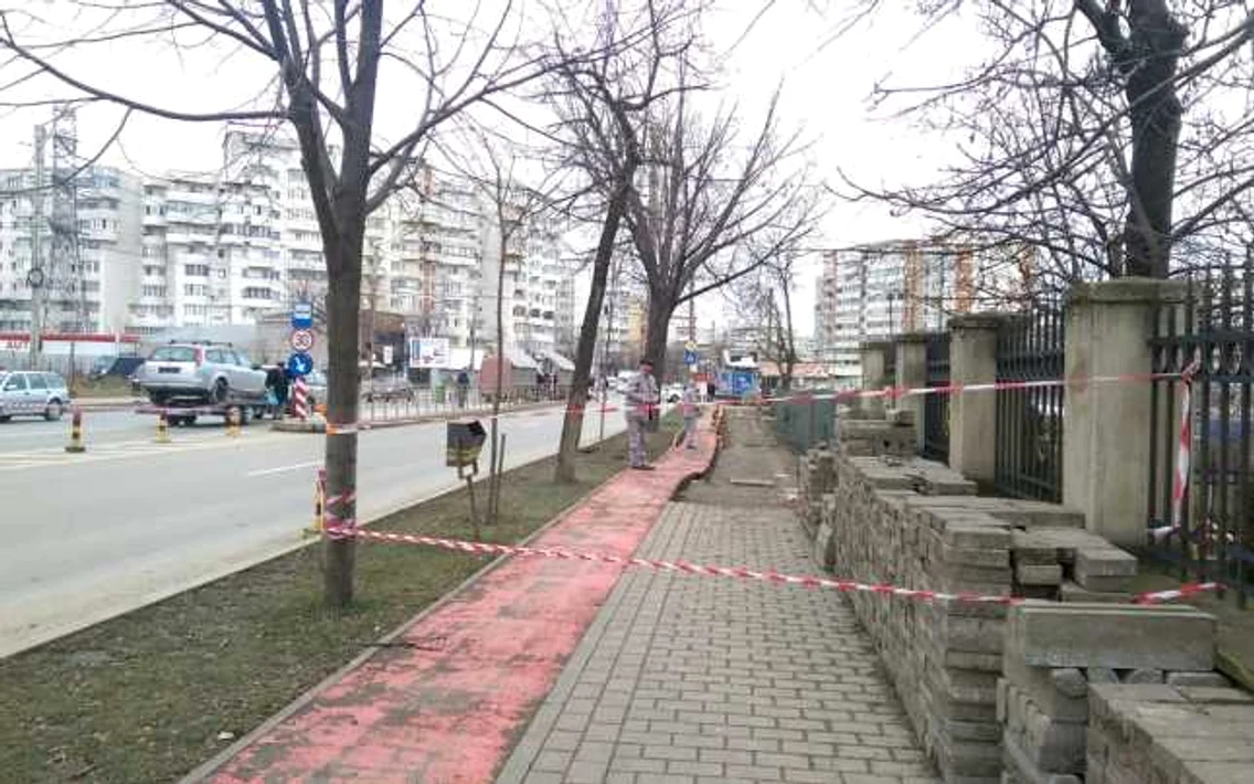Stradă care se surpă în Iaşi