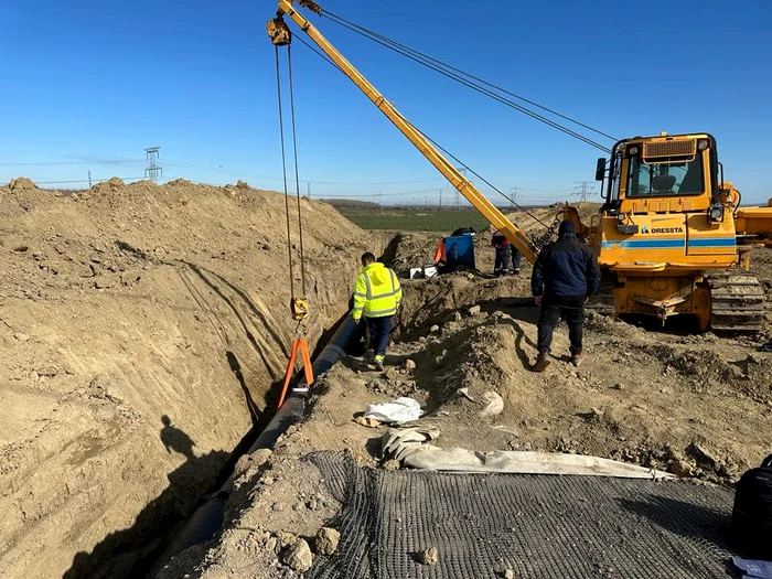 Lucrări la podul peste Siret în martie 2023, Foto: Facebook Ionel Scrioșteanu
