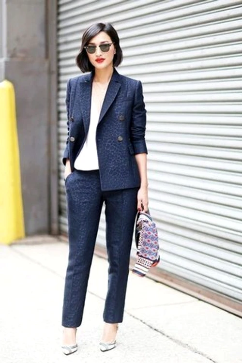 small Fustany Fashion Pantsuit Looks to Elevate Your Formal Workwear Style Street Style 14 jpg jpeg