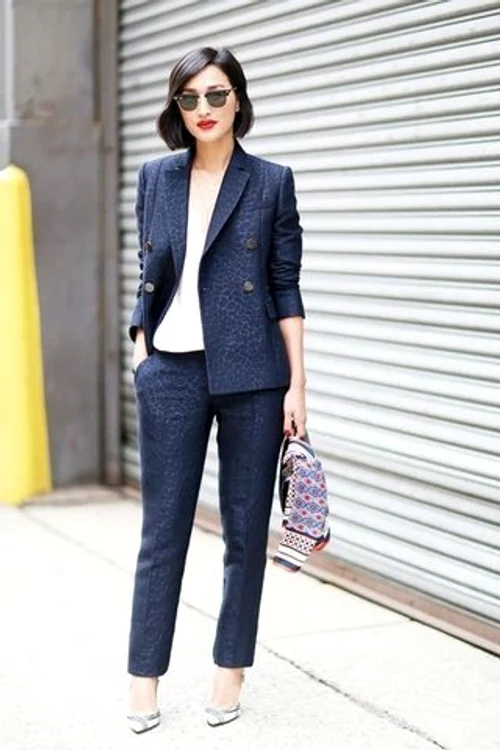 small Fustany Fashion Pantsuit Looks to Elevate Your Formal Workwear Style Street Style 14 jpg jpeg