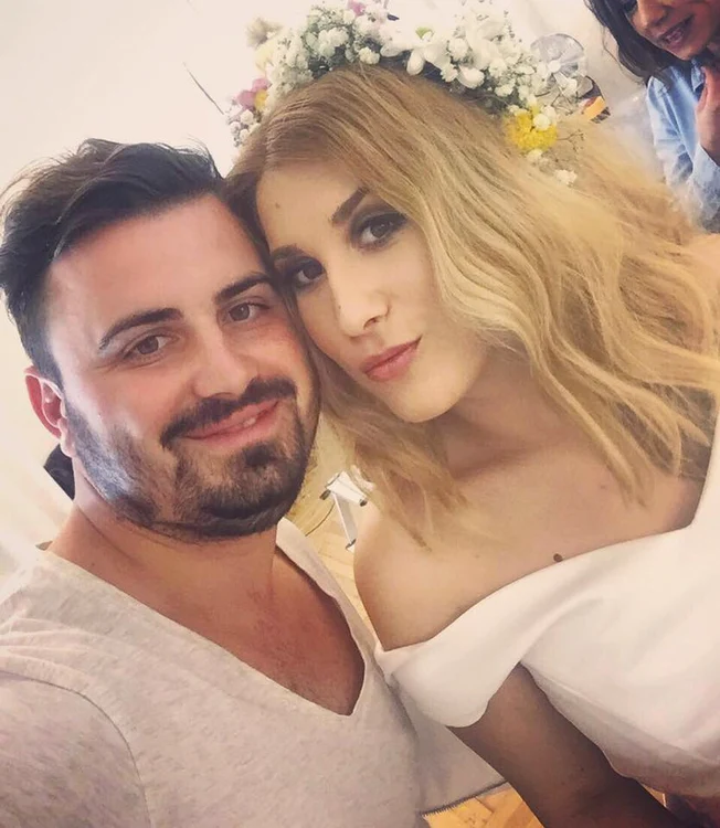 Adda a fost cerută în căsătorie după nouă luni de relație