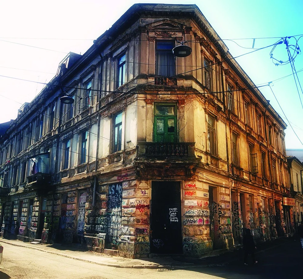Clădire din Centrul Vechi scoasă la vânzare pentru 3 milioane de euro. Legătura pe care o are cu Mihai Eminescu