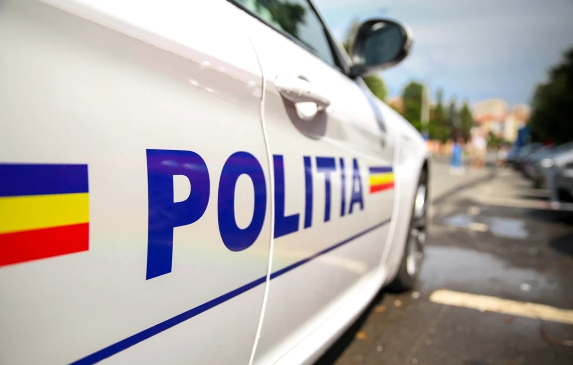 Trei persoane din mașina de poliție au fost rănite FOTO Arhiva Adevărul