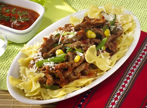 paste picante cu carne de vitel jpeg
