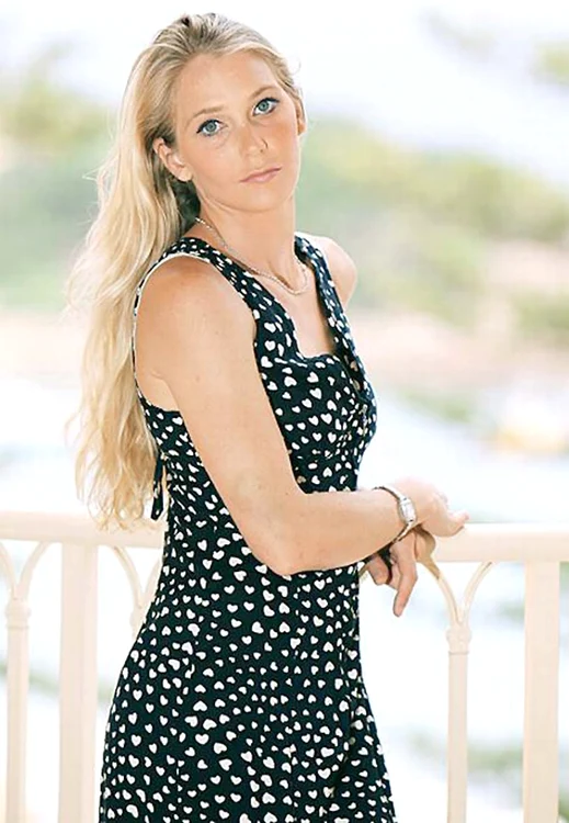 Virginia Roberts (30 de ani)  susţine că a fost folosită  drept sclavă sexuală 