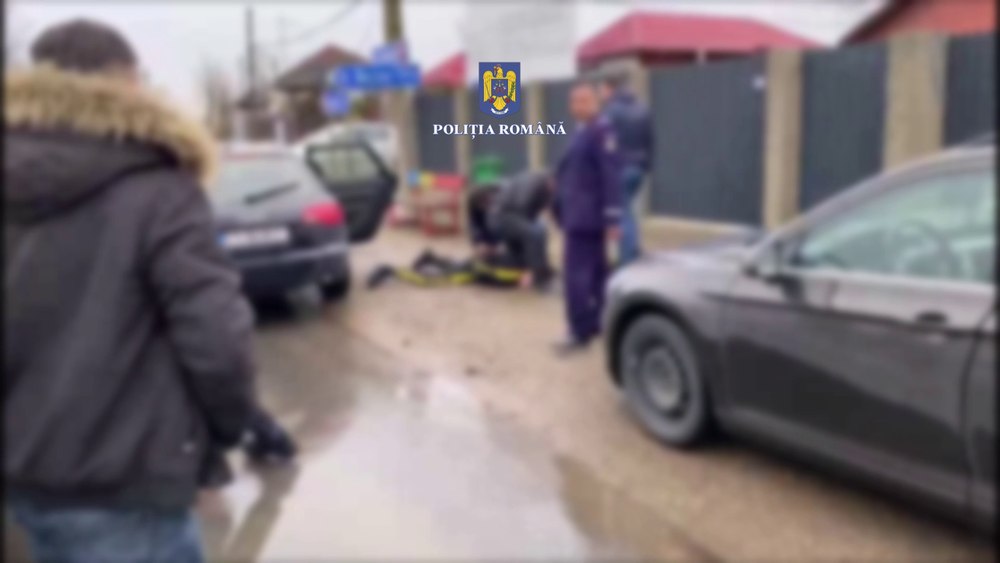 Bandă de hoți, blocată în trafic de polițiști. Aveau mașinile burdușite cu țigări furate VIDEO