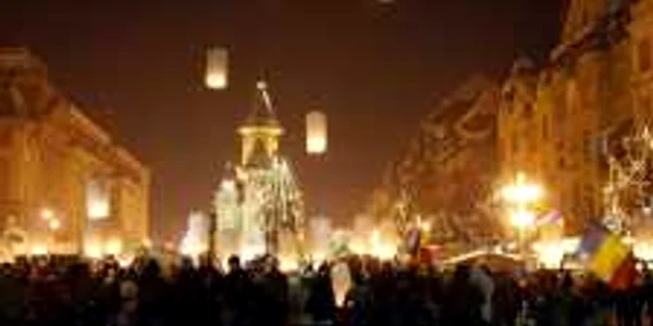 Fanii polişti au lansat anul trecut candele în Piaţa Victoriei