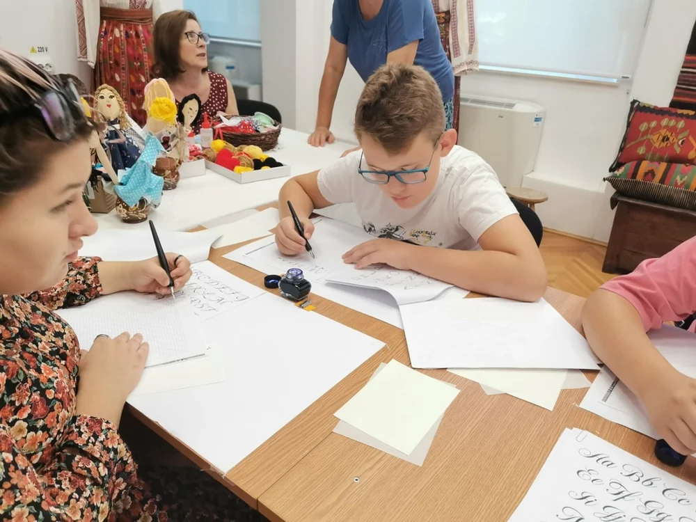 atelier de caligrafie la muzeul judeţean olt - foto alina mitran