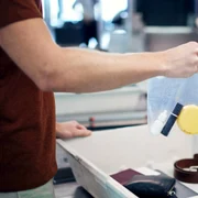 skynews filtru aeroport lichide