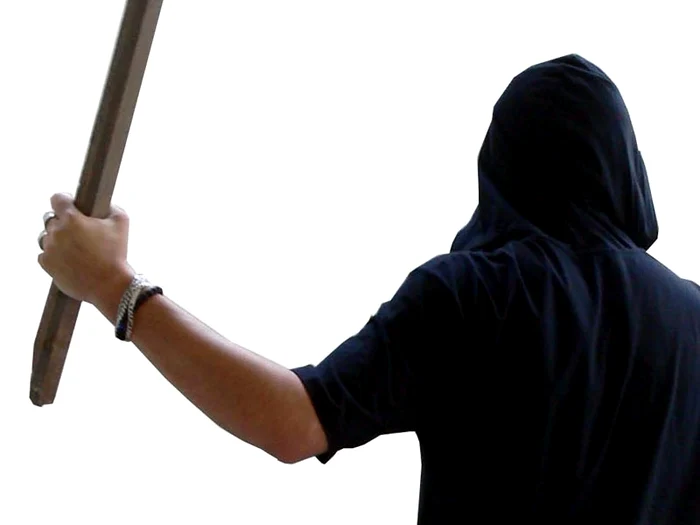 După ce s-au şicanat în trafic s-au bătut cu bâtele