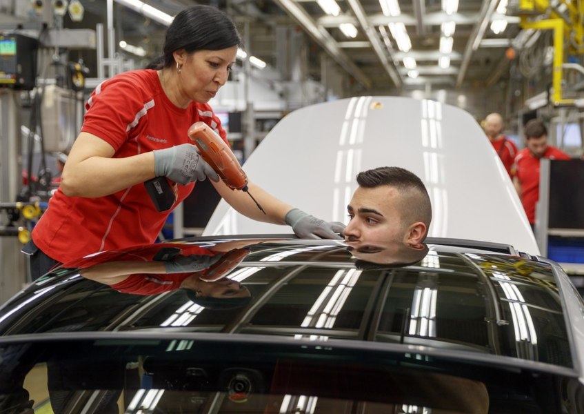Un cunoscut gigant auto concediază 1.900 de angajați