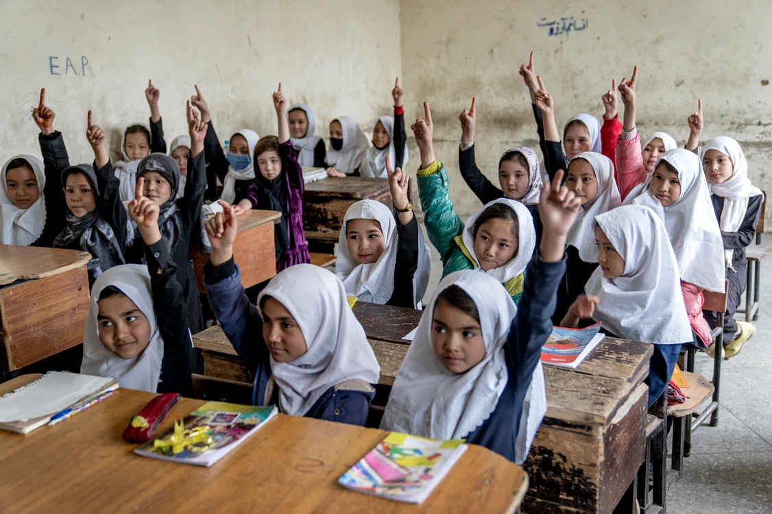 Fete la școală în Afganistan. FOTO: Profimedia