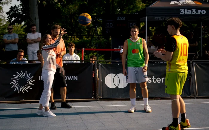 Simona Amânar a dat lovitura de începere a turneului