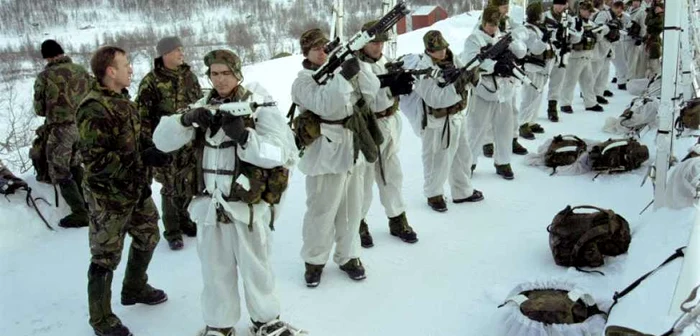 Soldaţii au suferit degerături după ce au fost obligaţi să alerge dezbrăcaţi la -20 de grade Celsius FOTO militaryphotos.net