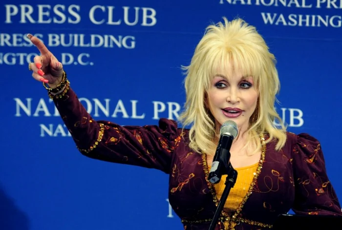 Dolly Parton susţine prin muzica sa comunitatea gay FOTO AFP