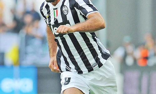 Vucinic e cel mai cunoscut fotbalist muntenegrean jpeg
