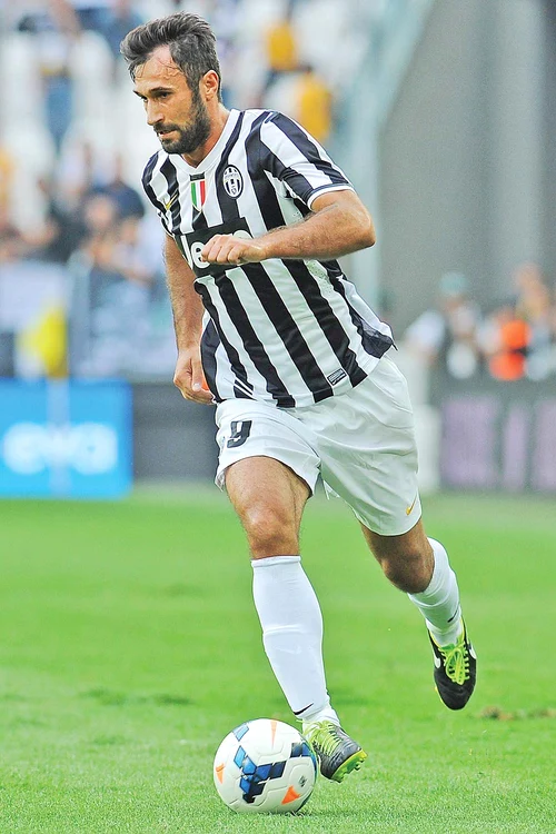 Vucinic e cel mai  cunoscut  fotbalist  muntenegrean