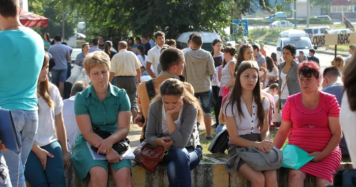 Cei care vor dori să-şi depună actele la Consulatul din Chişinău sunt rugaţi să vină în zile diferite, în funcţie de iniţiala numelui de familie. FOTO Adevărul