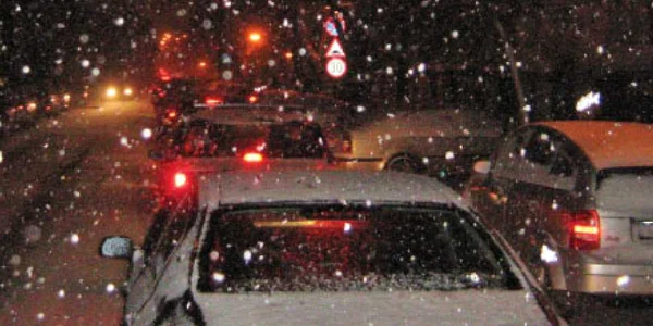 Traficul va fi îngreunat din nou de ninsori şi viscol 