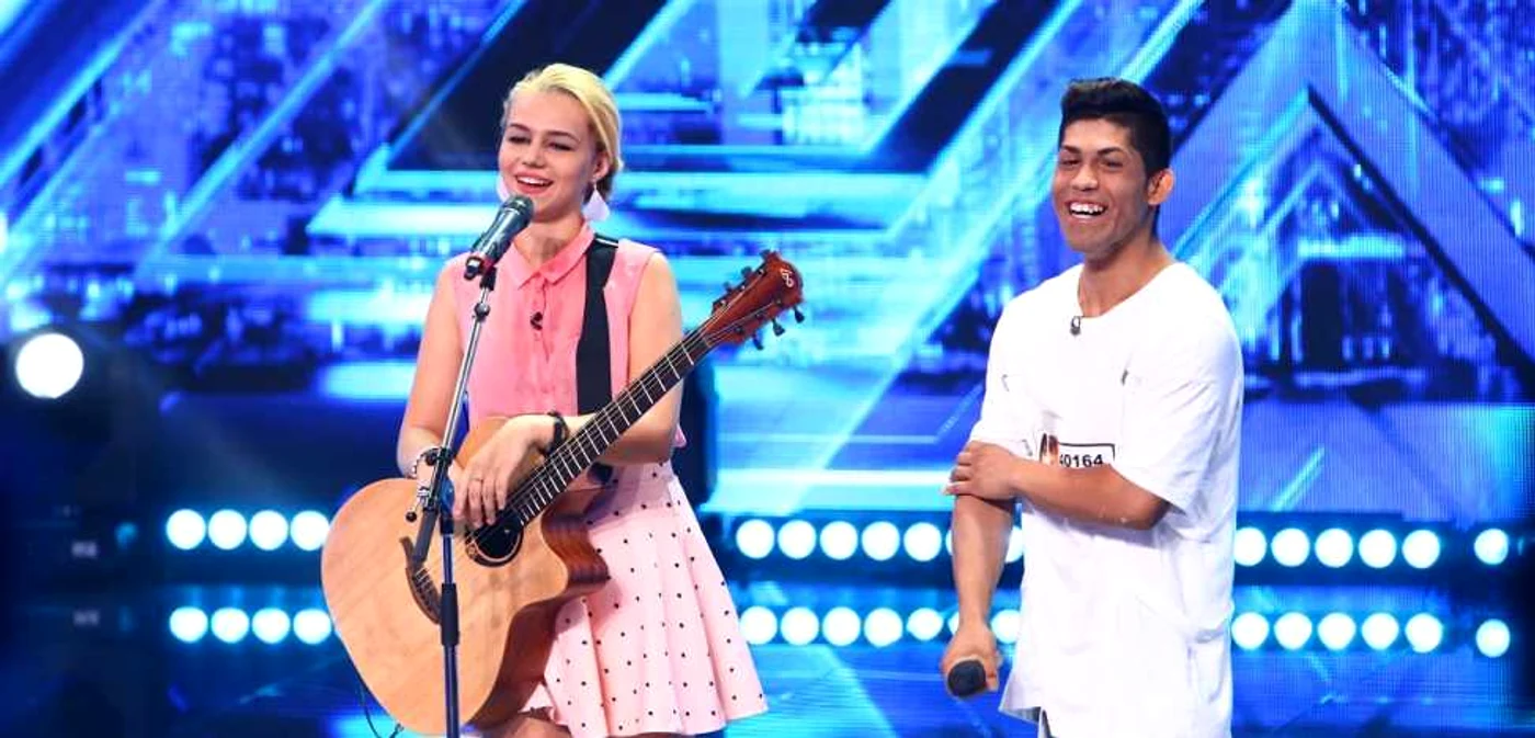 Andrada şi Jean au cântat piesa „Mulţumesc, iubită mamă“ în aplauzele publicului şi membrilor juriului FOTO Antena 1