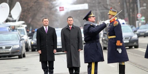 Premierul Vlad Filat a fost primit cu onoruri militare la Iaşi