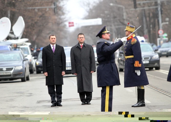 Premierul Vlad Filat a fost primit cu onoruri militare la Iaşi