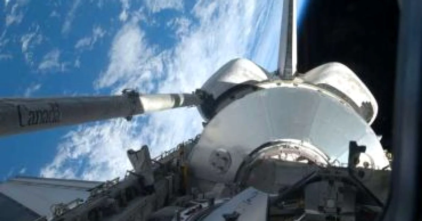 Prima ieşire în spaţiu pentru doi astronauţi de pe Discovery