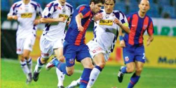 Răduţ (în albastru) putea să fie coleg cu Alexa (în alb), dar până la urmă el a ajuns la Steaua