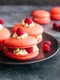 Macarons cu zmeura si frisca  Sursa foto shutterstock 2016345182 jpg