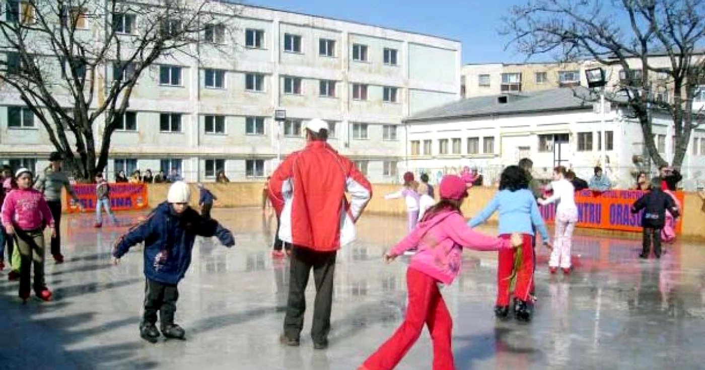 Imagini de la patinoarul din Slatina de anul trecut...