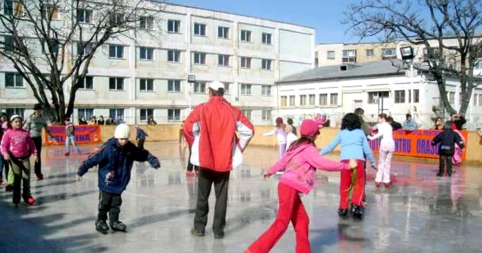 Imagini de la patinoarul din Slatina de anul trecut...