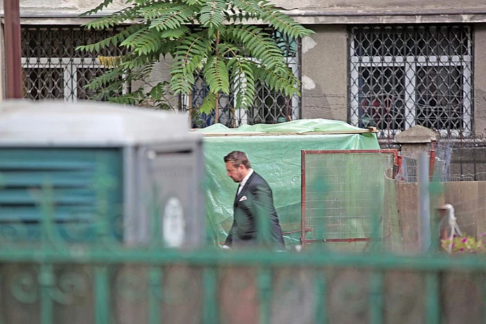 Juratul de la “X Factor” a ieşit prin spatele bisericii după cununia religioasă