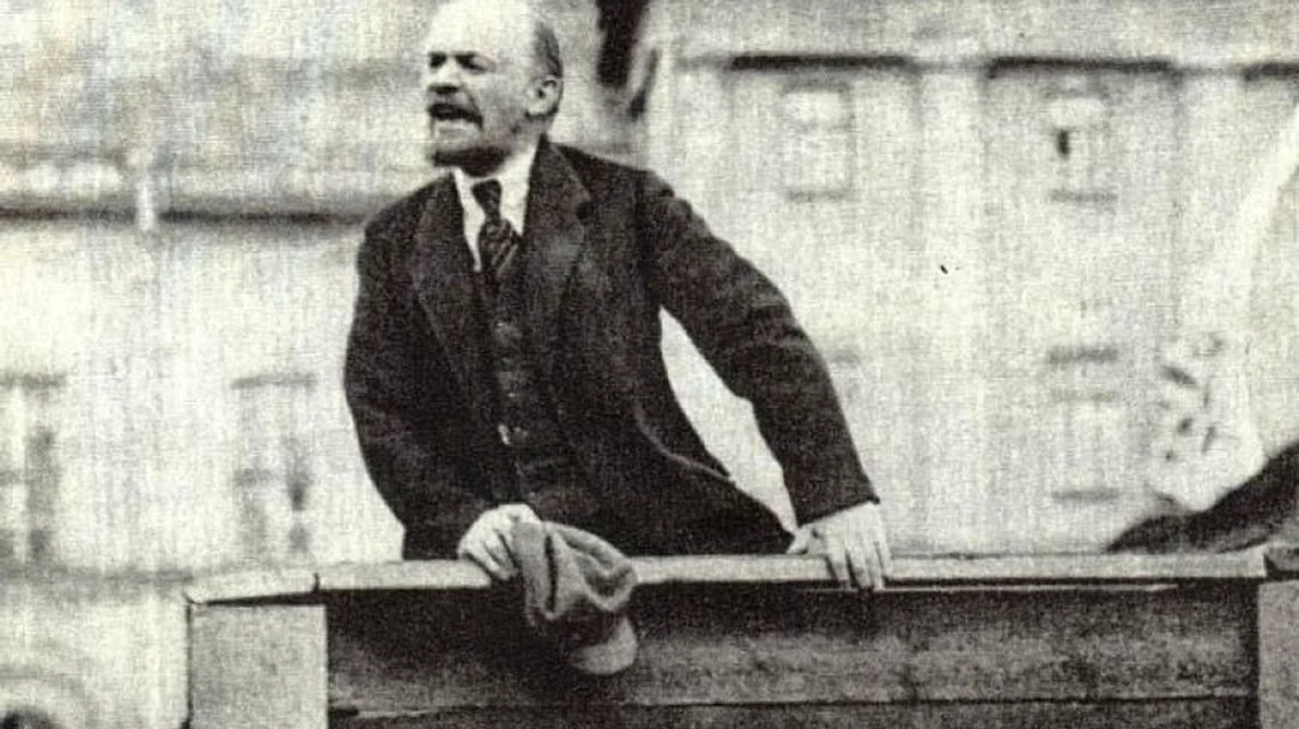 Secolul egalităţii între femei şi bărbaţi: Lenin, unul dintre primii lideri care să recunoască importanţa socială a femeii jpeg