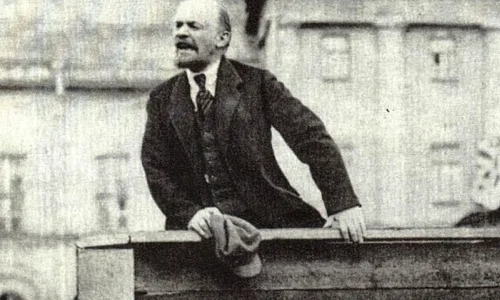 Secolul egalităţii între femei şi bărbaţi: Lenin, unul dintre primii lideri care să recunoască importanţa socială a femeii jpeg