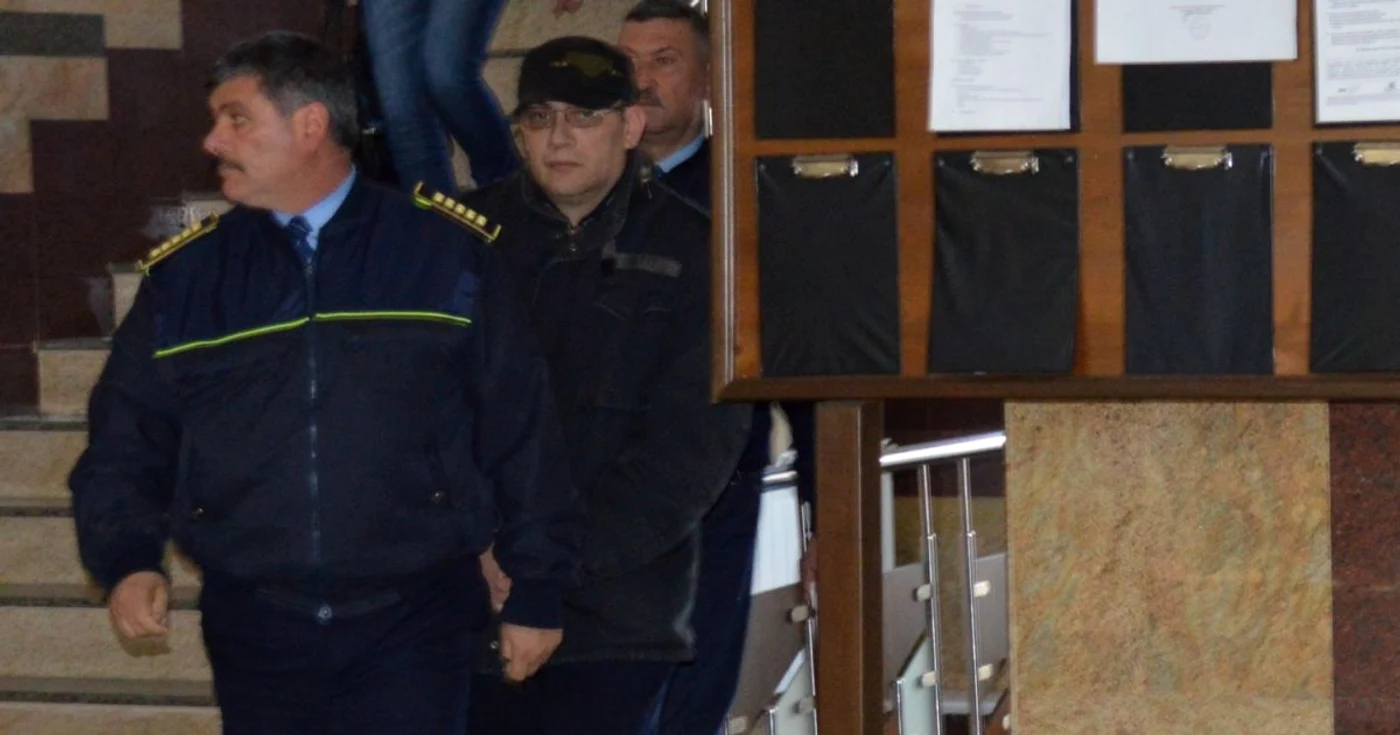 Fostul subprefect Sergiu Marian a fost adus încătuşat la Tribunal