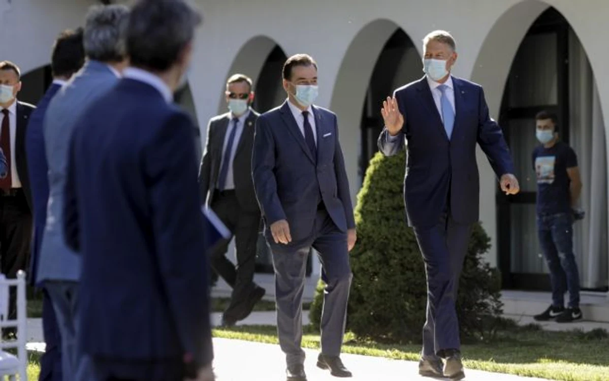 Ludovic Orban şi Klaus Iohannis la evenimentul de prezentare a planului de relansare economică FOTO Inquam Photos / George Calin