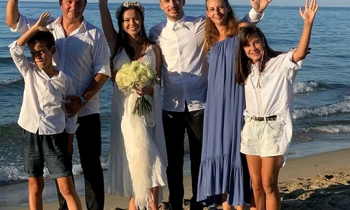 Familia Buzdugan, în formulă completă, la nunta finului Flick jpeg