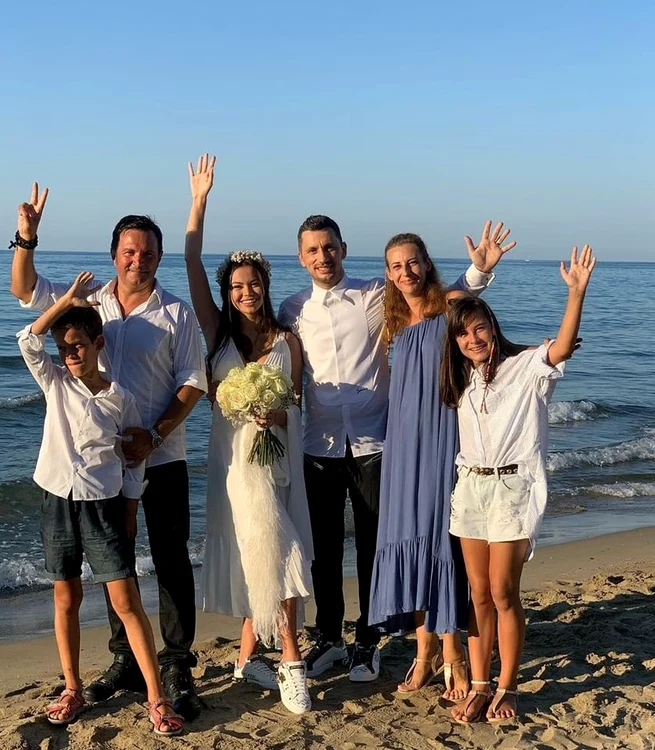
    Daniel Buzdugan și soția lui au fost nași la nunta lui FlickFoto Instagram  