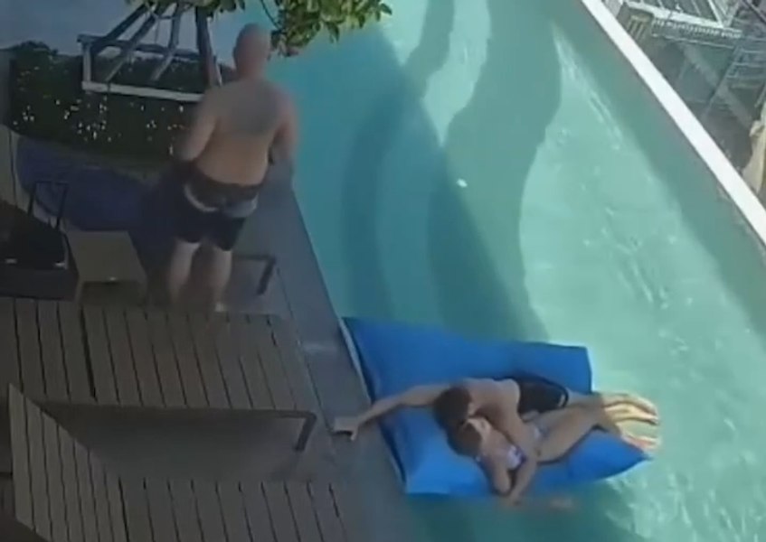 Momentul cumplit în care oamenii ies speriați din piscina unui zgârie-nori, zguduit de cutremurul din Bangkok