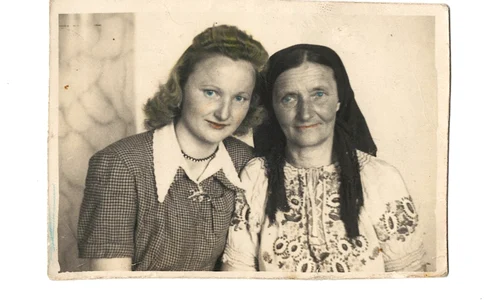 Anii 1950, fotografie din Gălăuțaș, jud. Harghita, familia Stan. (Arhiva personală a familiei)