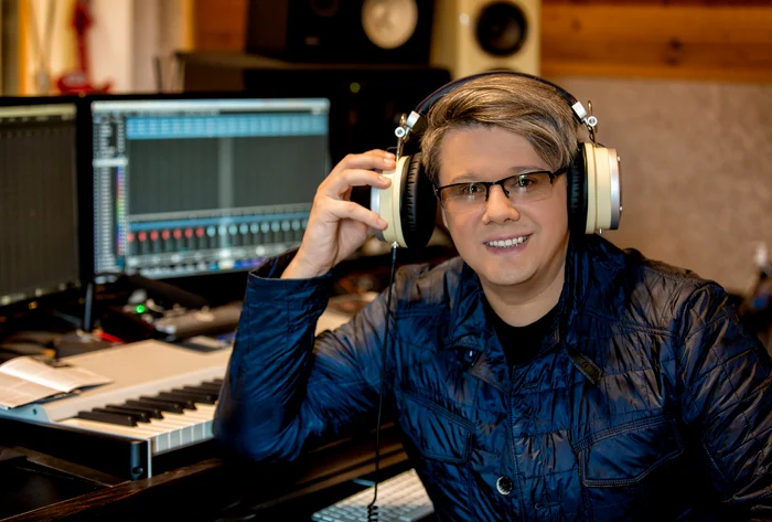 
    Prezintă emisiunea ”Drag de România  mea!” (TVR 2)  