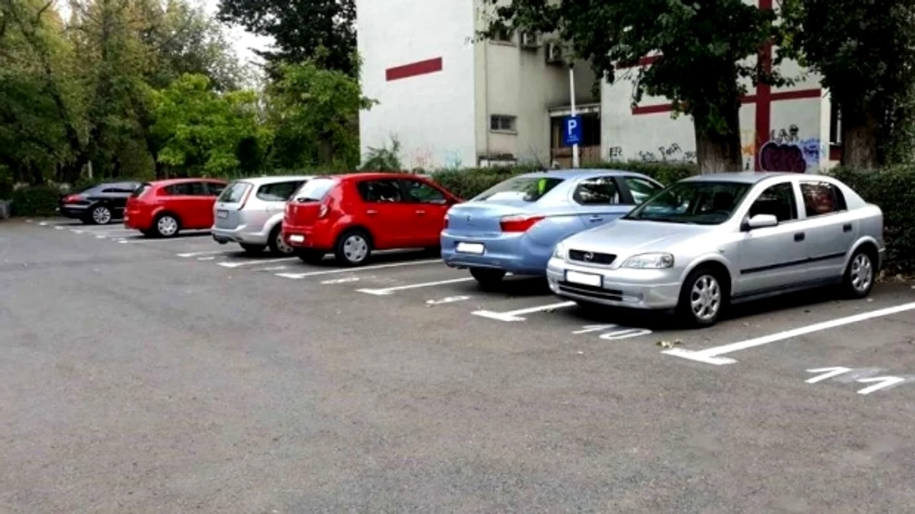 
    Locurile de parcare de reședință se plătesc în funcție de zona în care locuiești  