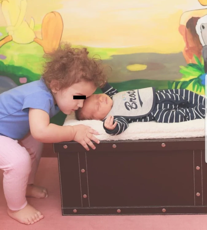 Sofia Anais era dornică să se joace cu Traian jr, încă de pe vremea când el era doar un bebeluş